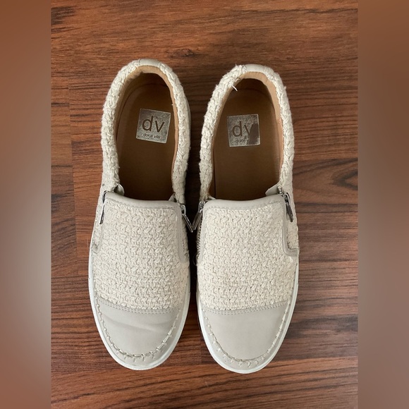 Dolce Vita Cream and White Textured Sneakers - Picture 2 of 6